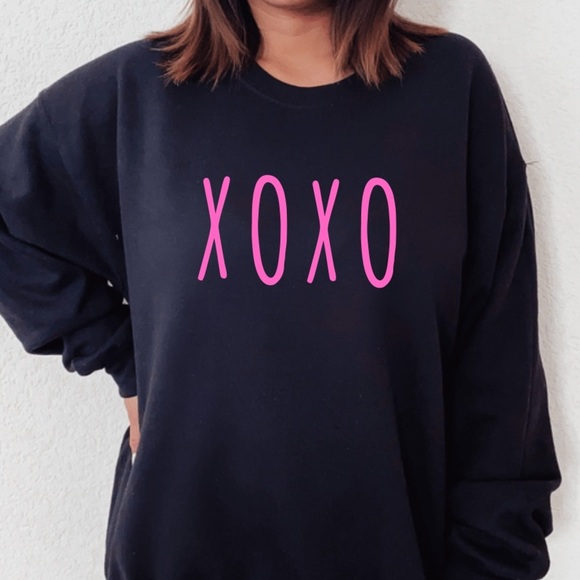 XOXO Valentines Crewneck Sweatshirt S-5X - Picture 1 of 2